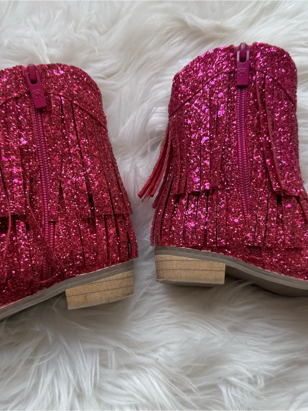 Toddler girls (size 8) hot pink glitter fringe fashion  boots - Bums & Roses